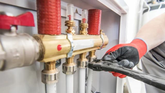 Zawór dopuszczający wodę do CO – jak uniknąć problemów z instalacją Zawór dopuszczający wodę do CO – jak uniknąć problemów z instalacją